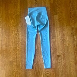 LULULEMON LEGGINGS SIZE 4. new with tags great condition.